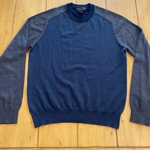 Bloomingdale’s men’s Merino Wool sweater lightweight thin blue gray M